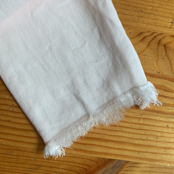 Pale pink frayed cropped jeans - Picture 9 of 9